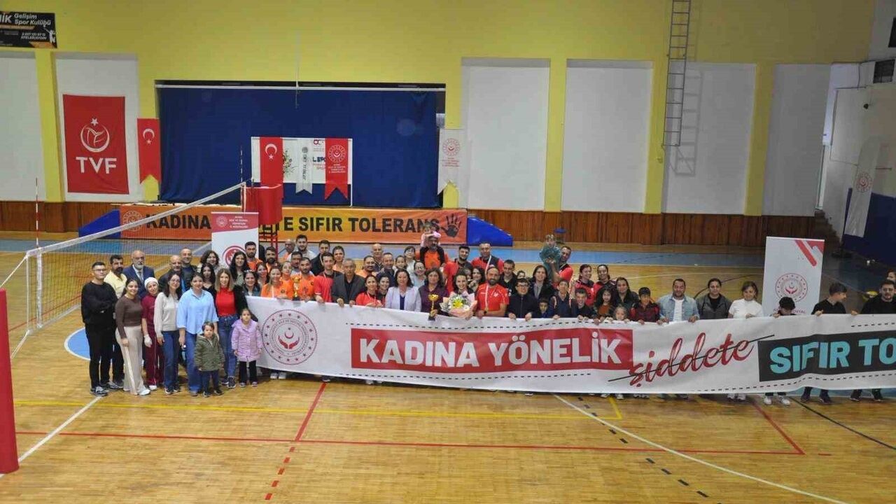 OKT Trailer ve Aile Sosyal Hizmetler Şiddete Karşı Voleybol Maçında Buluştu