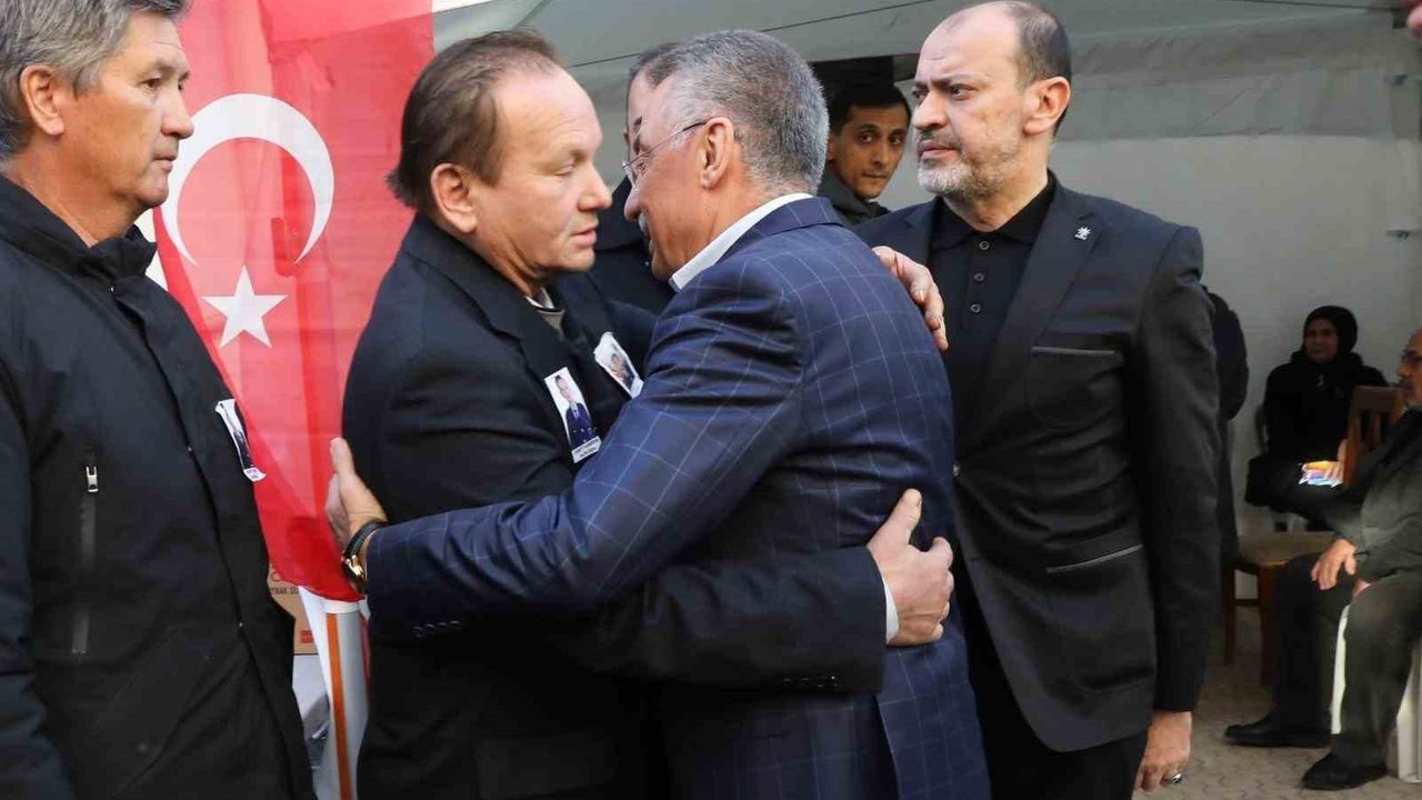 Oktay, Şehit Ailelerine Taziye Ziyaretinde Bulundu