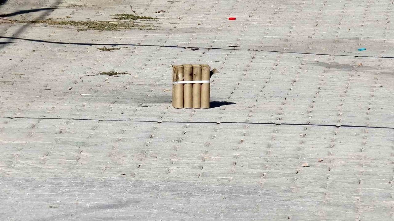 Okul Yerleşkesinde Havai Fişek Rampası Paniği