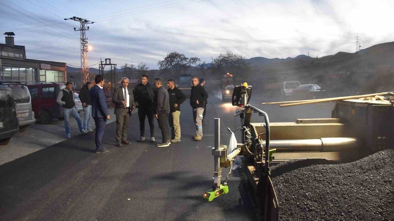 Oltu'da Asfalt Seferberliği Devam Ediyor