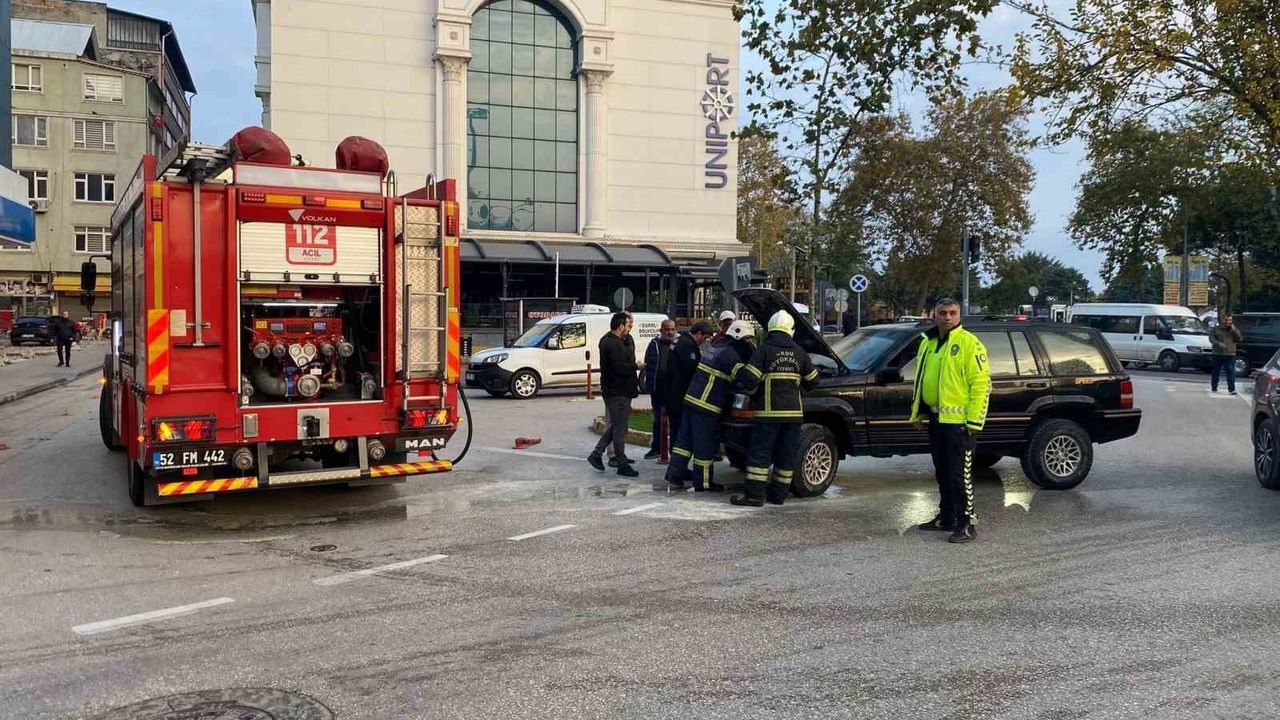 Ordu'da Seyir Halindeki Otomobilde Yangın Çıktı
