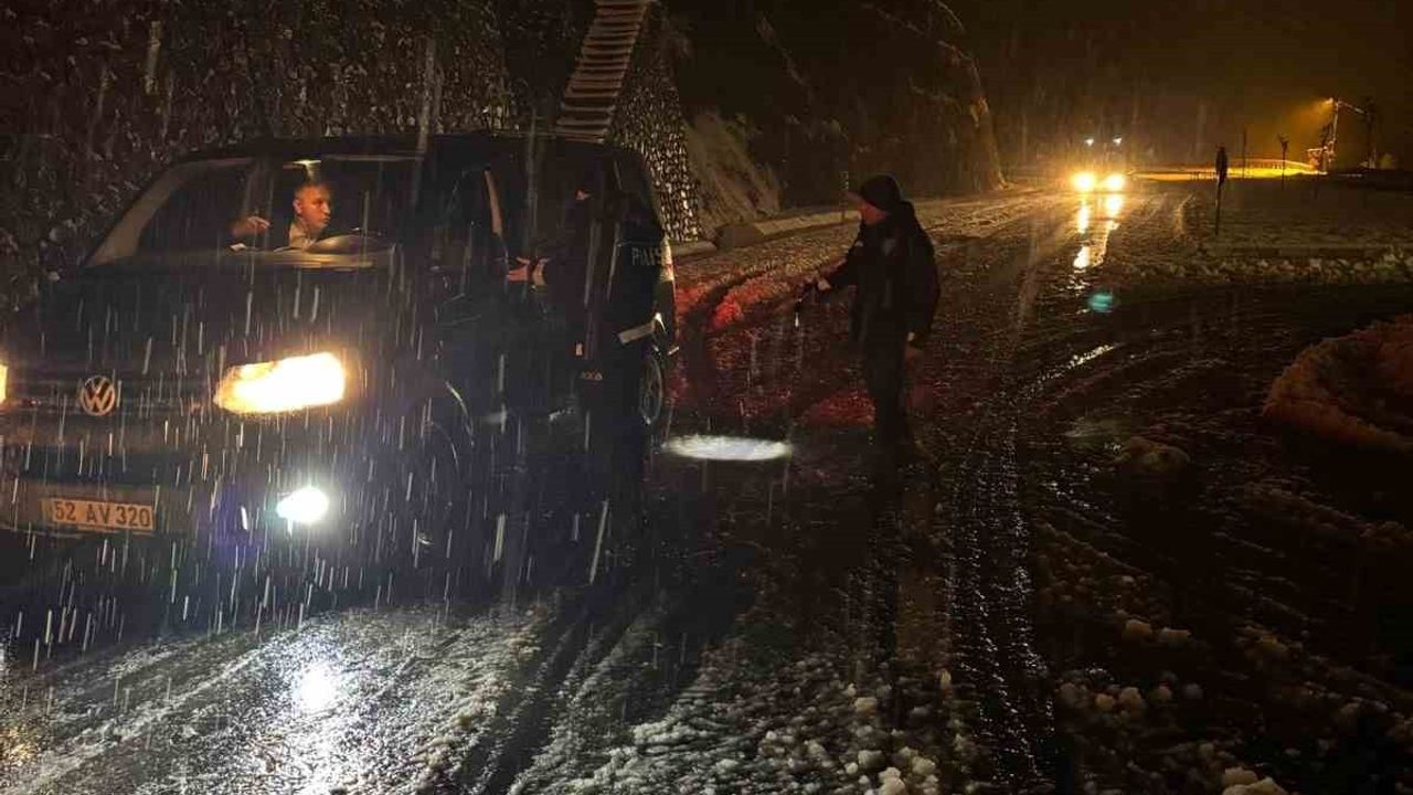Ordu-Sivas Kara Yolu Kar Yağışı Nedeniyle Kapandı