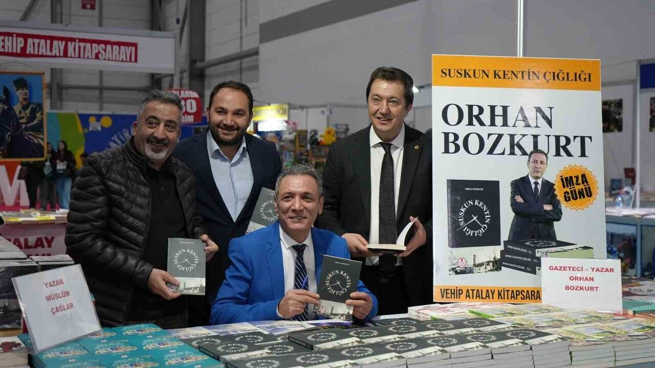 Orhan Bozkurt İlk Kitabı ile Erzurum'da Okurlarıyla Buluştu