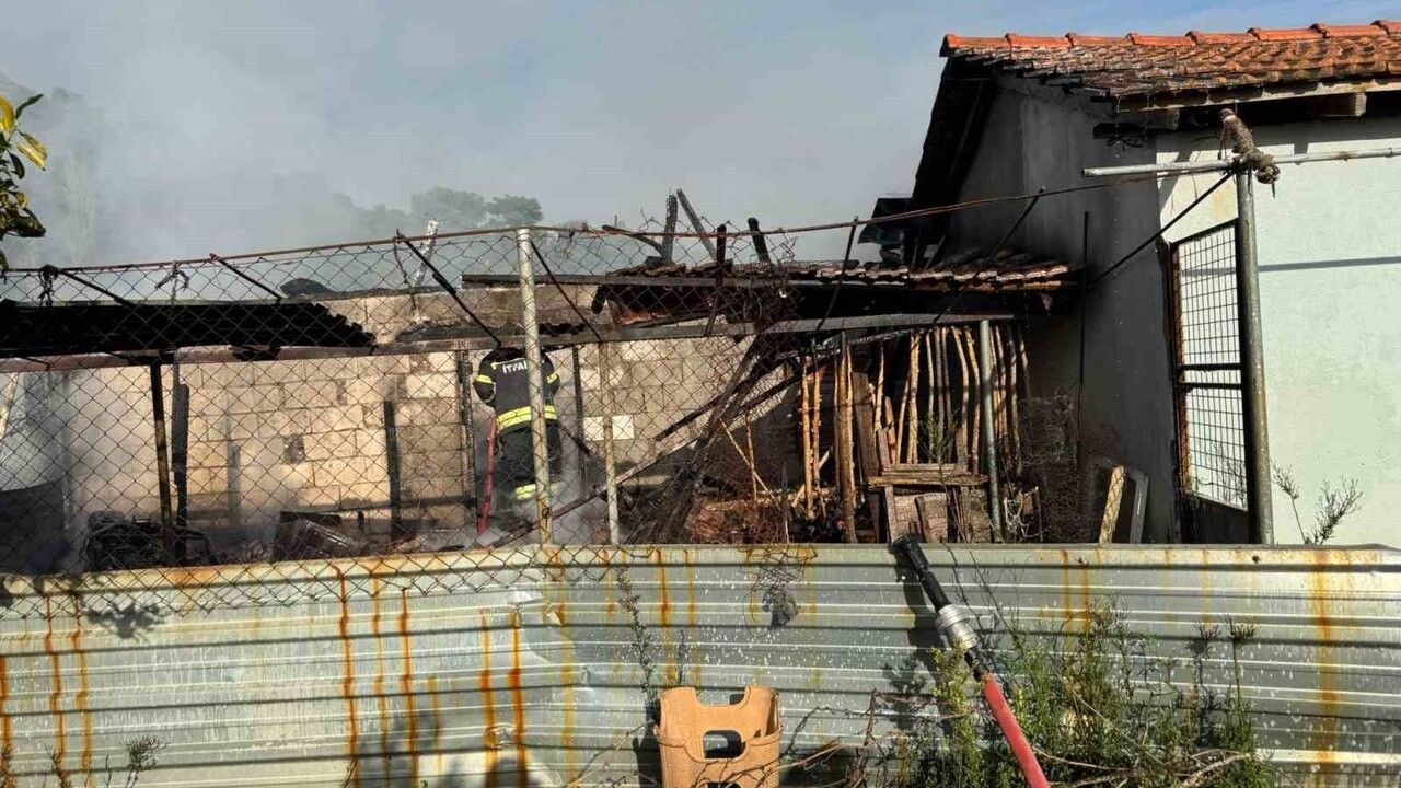 Ortaca'da Yangın Felaketi: Ahır Küle Döndü