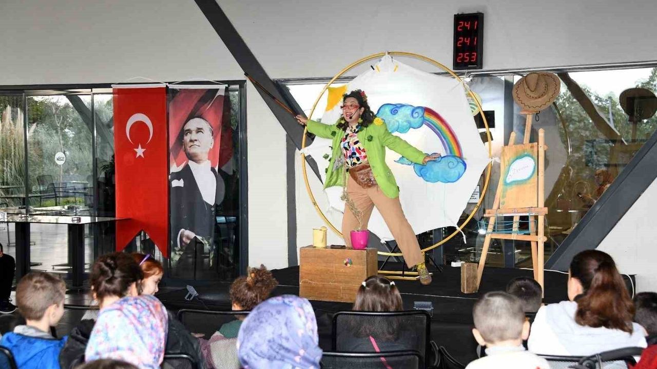 Osmangazi'de 'Toprak Ana' Tiyatro Gösterisiyle Ara Tatil Coşkusu