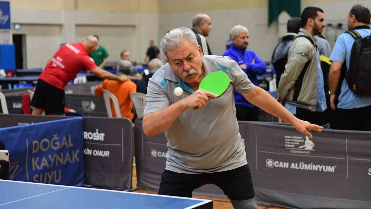 Osmangazi'de Veteran Masa Tenisi Turnuvası Rüzgarı