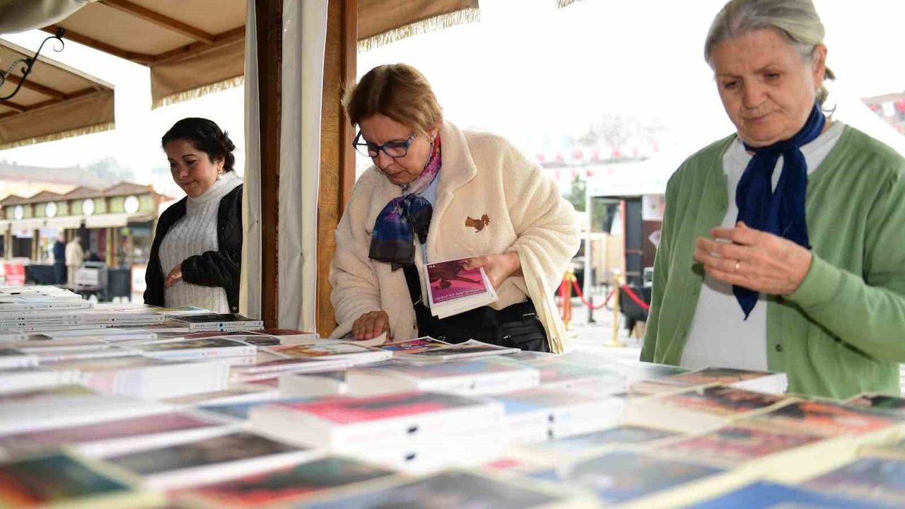 Osmangazi Kitap Fuarı'nda Yoğun İlgi Devam Ediyor