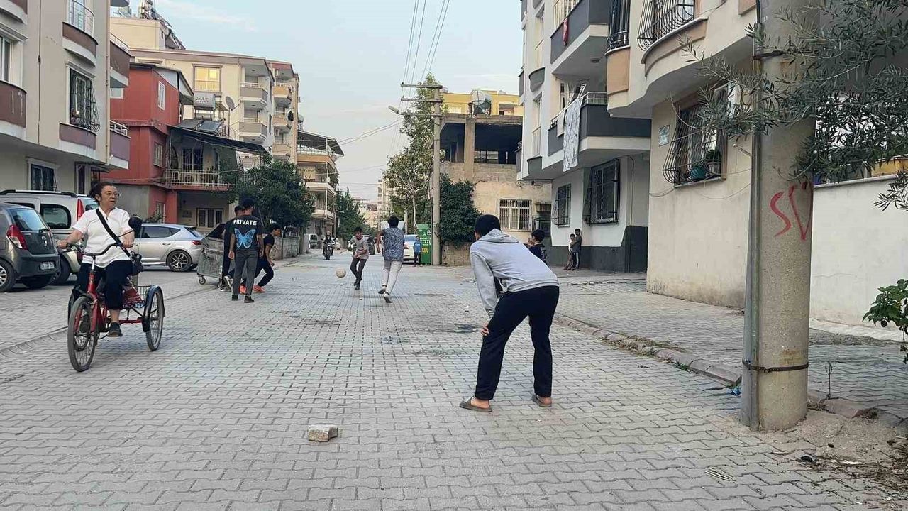Osmaniye'de Çocukların Taş Kale Transfer Videosu