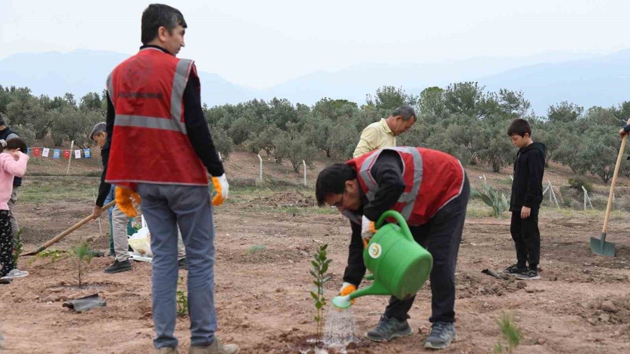 Osmaniye'de Fidanlar Toprakla Buluştu