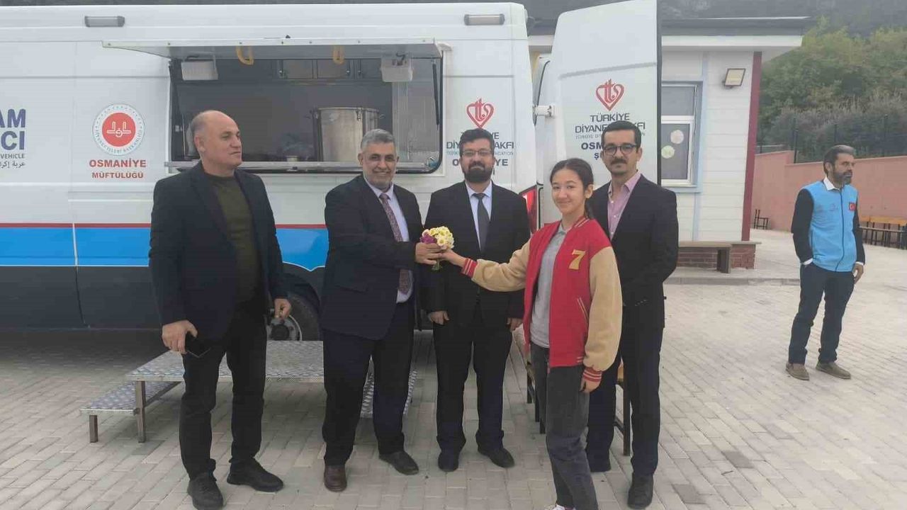 Osmaniye’de Öğrencilere Sıcak Çorba İkramı