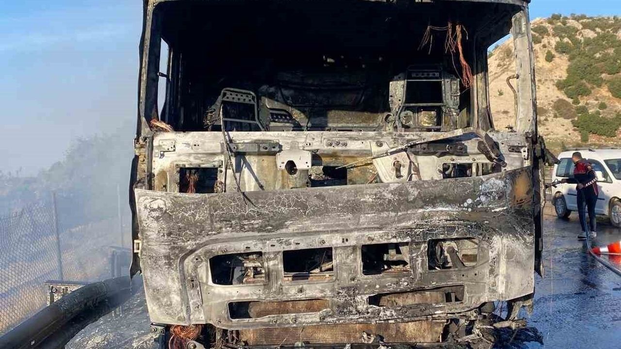 Osmaniye'de Tır Yangını Kontrol Altına Alındı