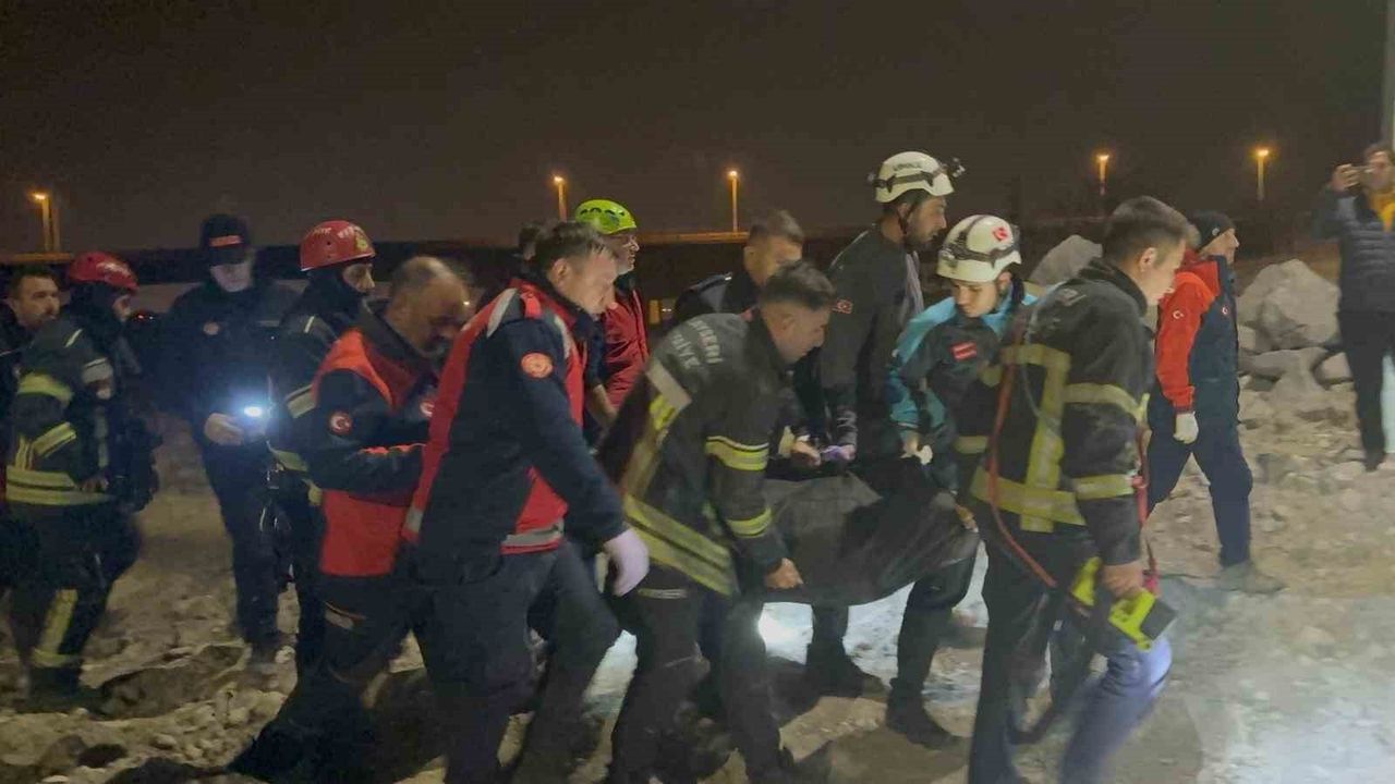 Otomobil 200 Metreden Vadide Bulundu: 1 Ölü