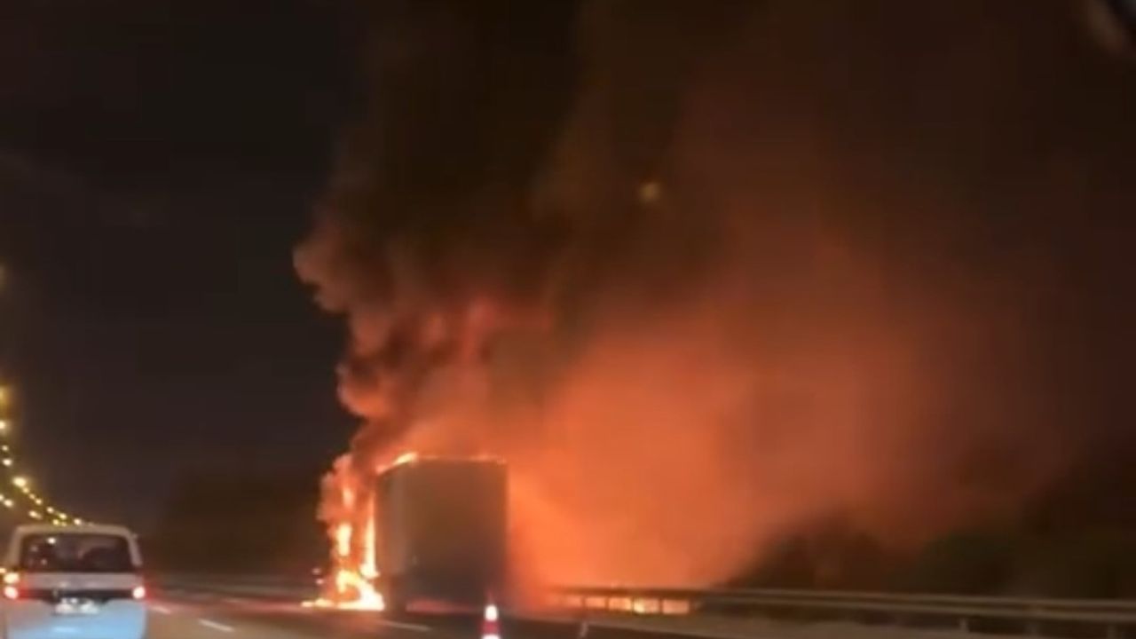 Otoyolda Tır Yangını: Tır Kül Oldu