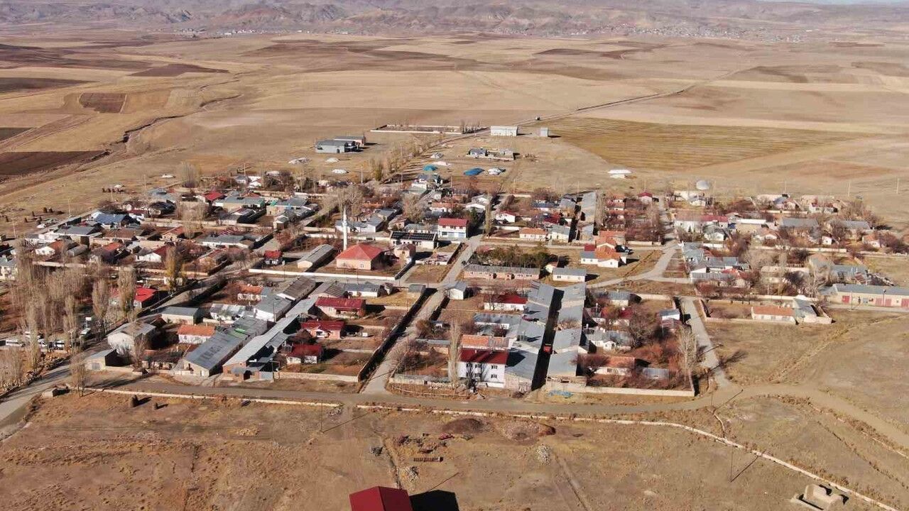 Özalp İlçesinde Sonbaharın Simetrik Güzellikleri