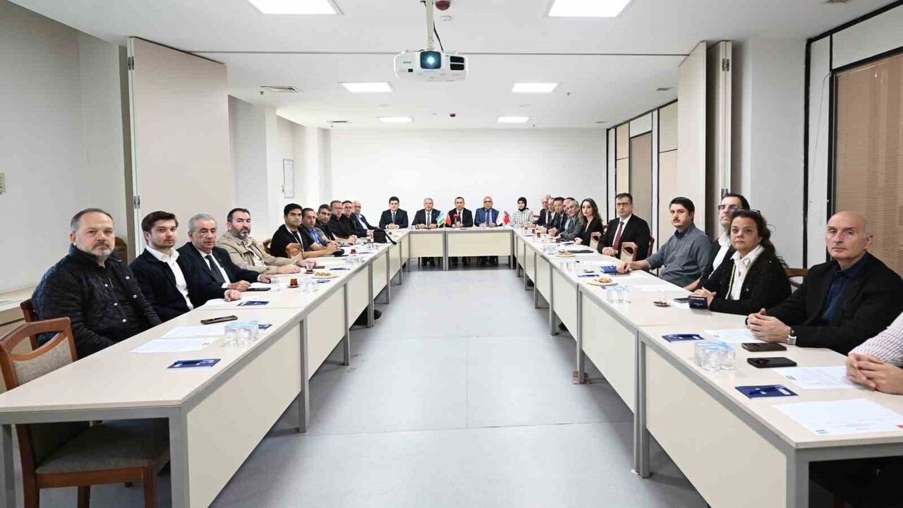 Özbekistan Büyükelçisi İlkhom Khaydarov Bursa Ticaret ve Sanayi Odası'nı Ziyaret Etti