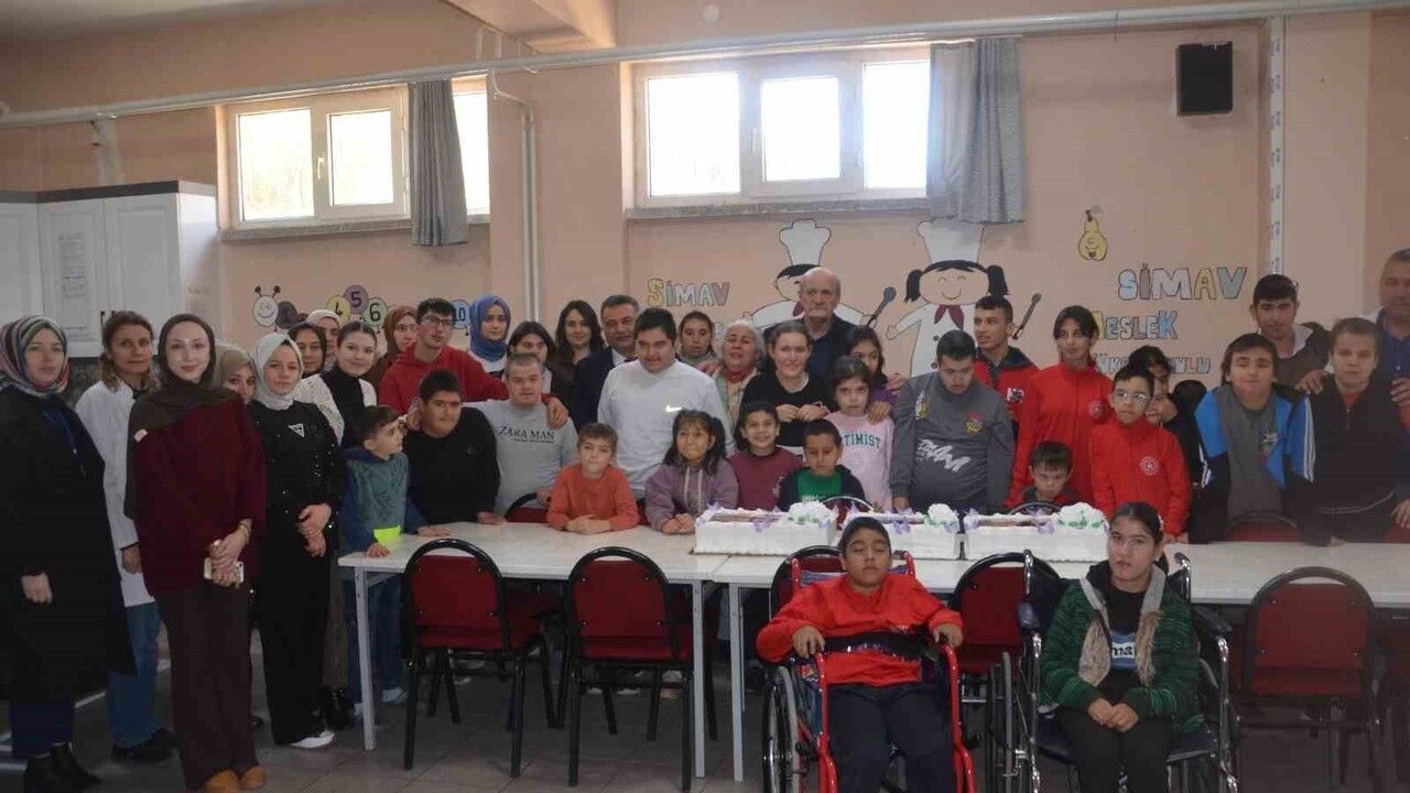 Özel Öğrenciler, Yeşim Akbaş'ı Doğum Gününde Andı