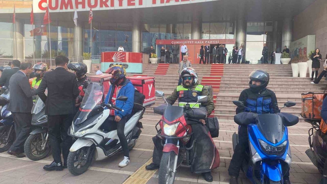 Özgür Özel Motokuryelere Empati Çağrısı Yaptı