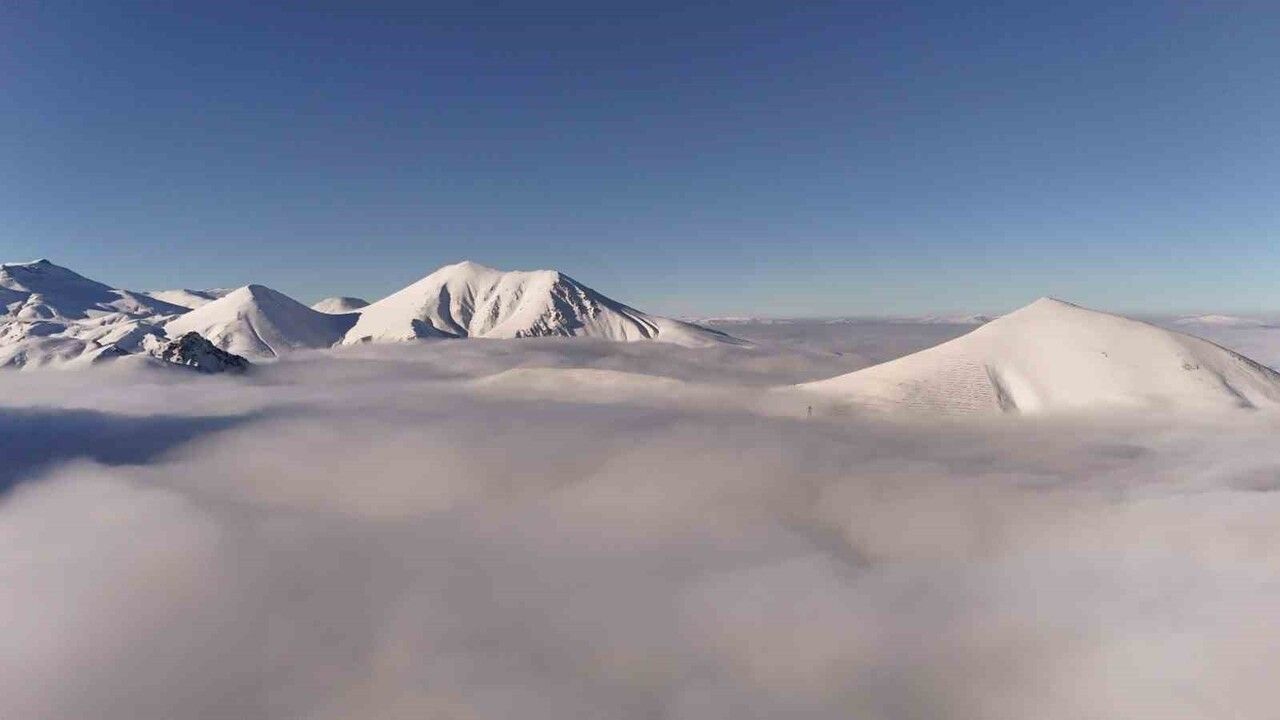Palandöken Dağı'nda Görsel Şölen: Sis ve Karın Büyüsü