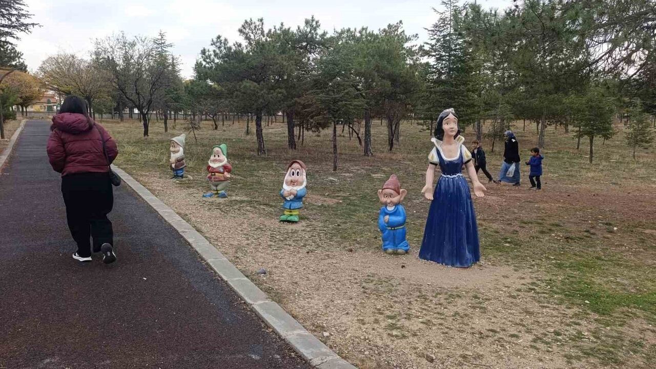 Pamuk Prenses'in Cüceleri Hırsızlık Kurbanı Oldu