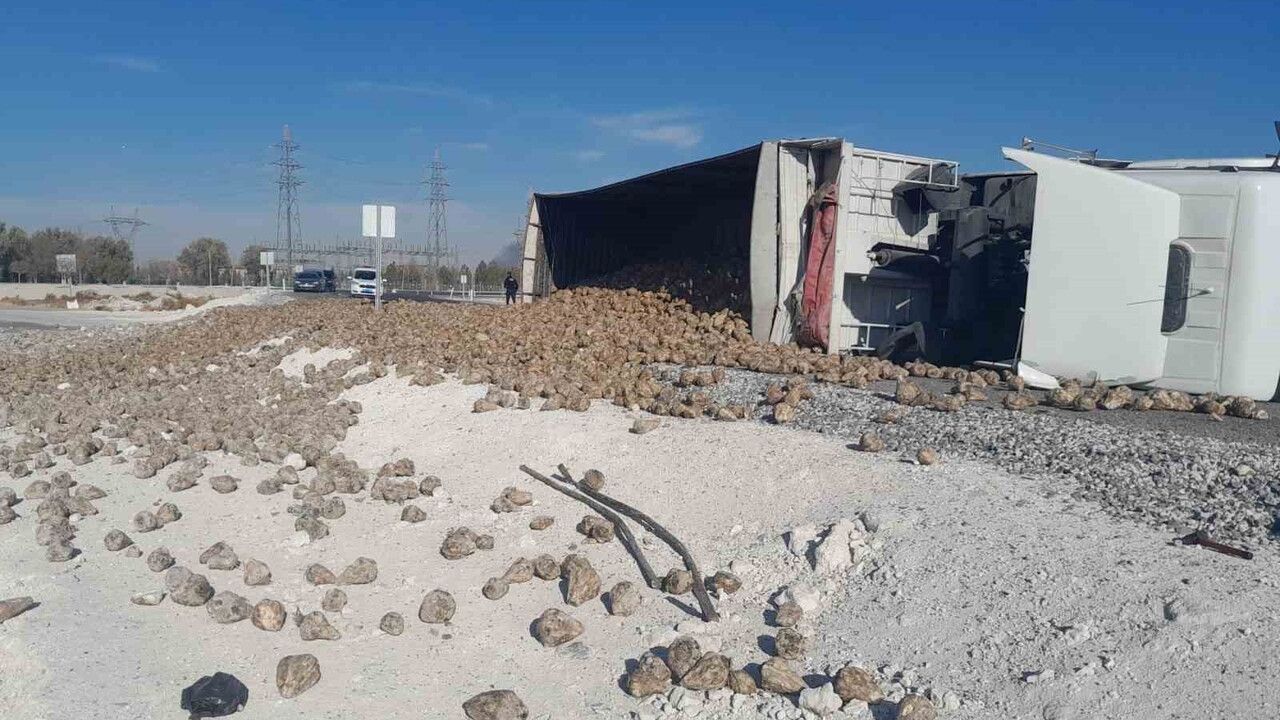 Pancar Yüklü Tır Devrildi: Bir Yaralı