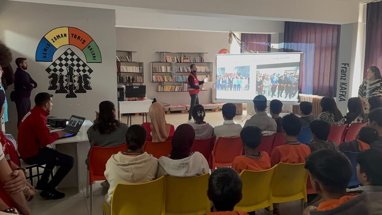 Patnos’taki Öğrencilere Kızılay Bilgilendirmesi