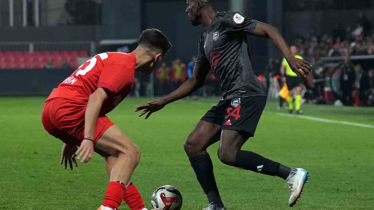 Pendikspor, Manisa FK'yı 2-0 Geride Bıraktı