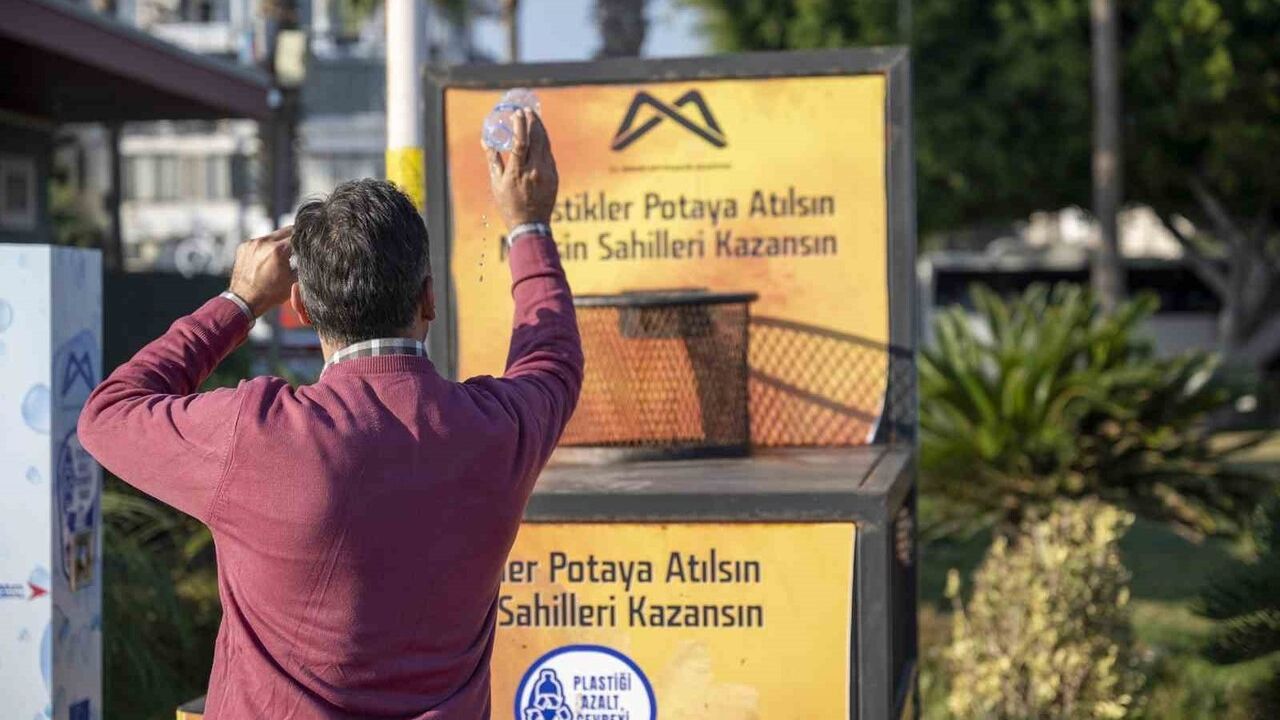 Plastiksiz Mersin Sahilleri Projesi ile 10 Ayda 1 Ton Plastik Geri Dönüştürüldü