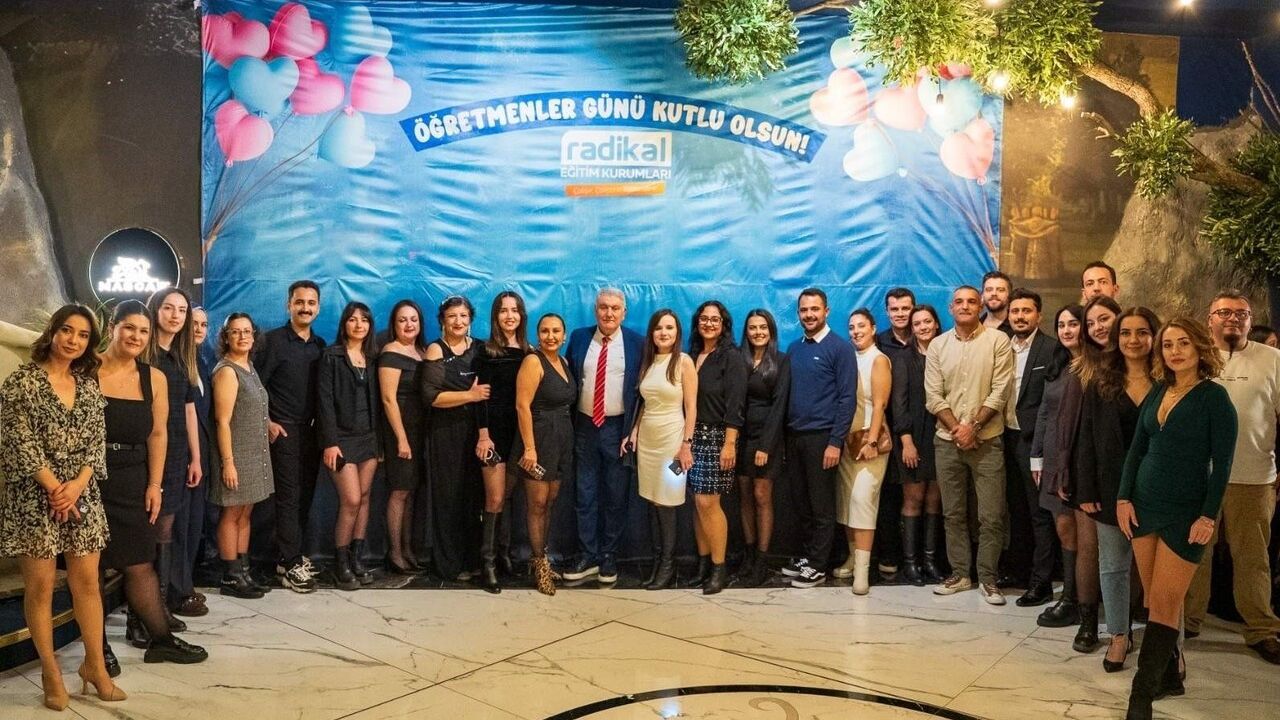 Radikal Eğitim Kurumları'ndan Anlamlı Öğretmenler Günü Kutlaması