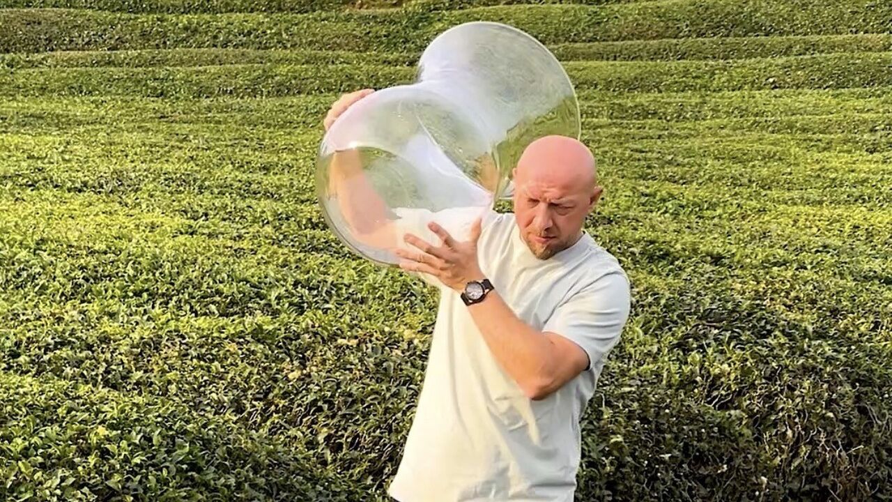 Rize'deki Dev Çay Bardağı Videosu Sosyal Medyayı Salladı