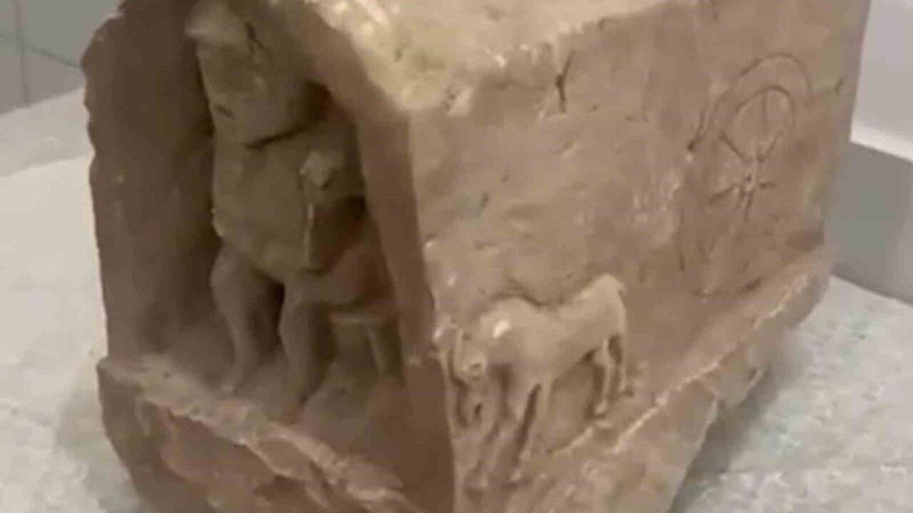 Roma Dönemine Ait 5 Milyon Lira Değerinde Mezartek Steli Ele Geçirildi