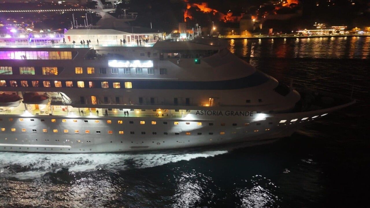 Rus Kruvaziyer Astoria Grande, Sarayburnu İzni Olmadan Karadeniz'e Açıldı