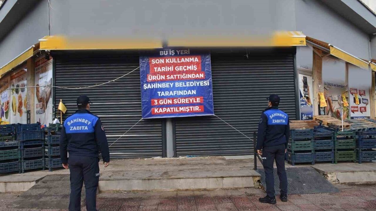 Şahinbey Belediyesi'nden Denetim! Tarihi Geçmiş Ürün Satan Market Kapatıldı