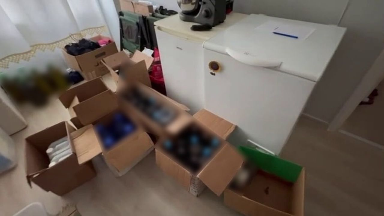 Sakarya'da Kaçak İçki Operasyonu: 393 Şişe Sahte Alkol Ele Geçirildi
