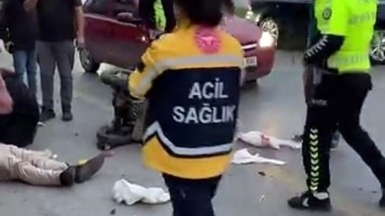 Sakarya'da Otomobil ve Motorlu Bisiklet Çarpıştı