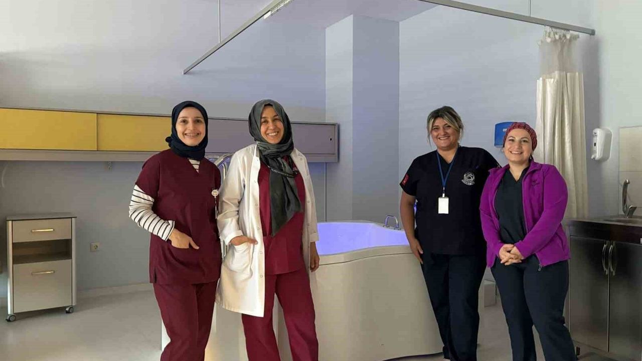 Sakarya Eğitim ve Araştırma Hastanesi'nde Suda Doğum Yöntemi Yeniden Başladı