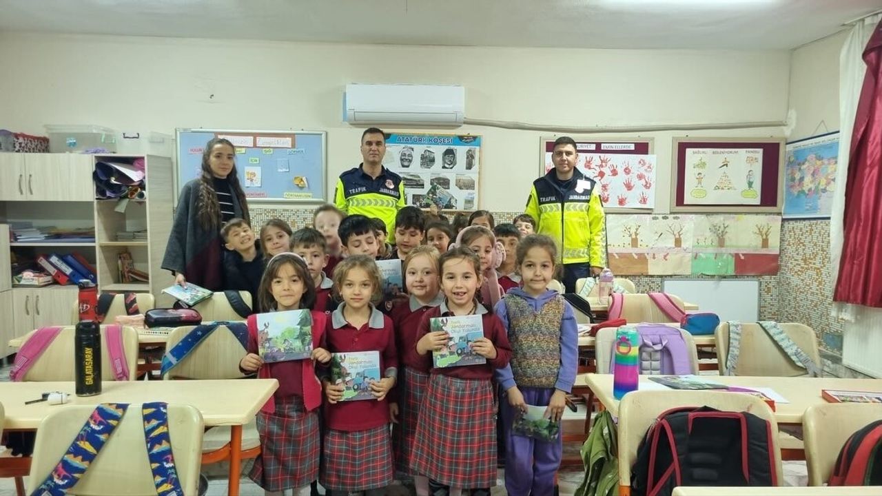 Salavatlı İlkokulu'nda Jandarmadan Trafik Eğitimi