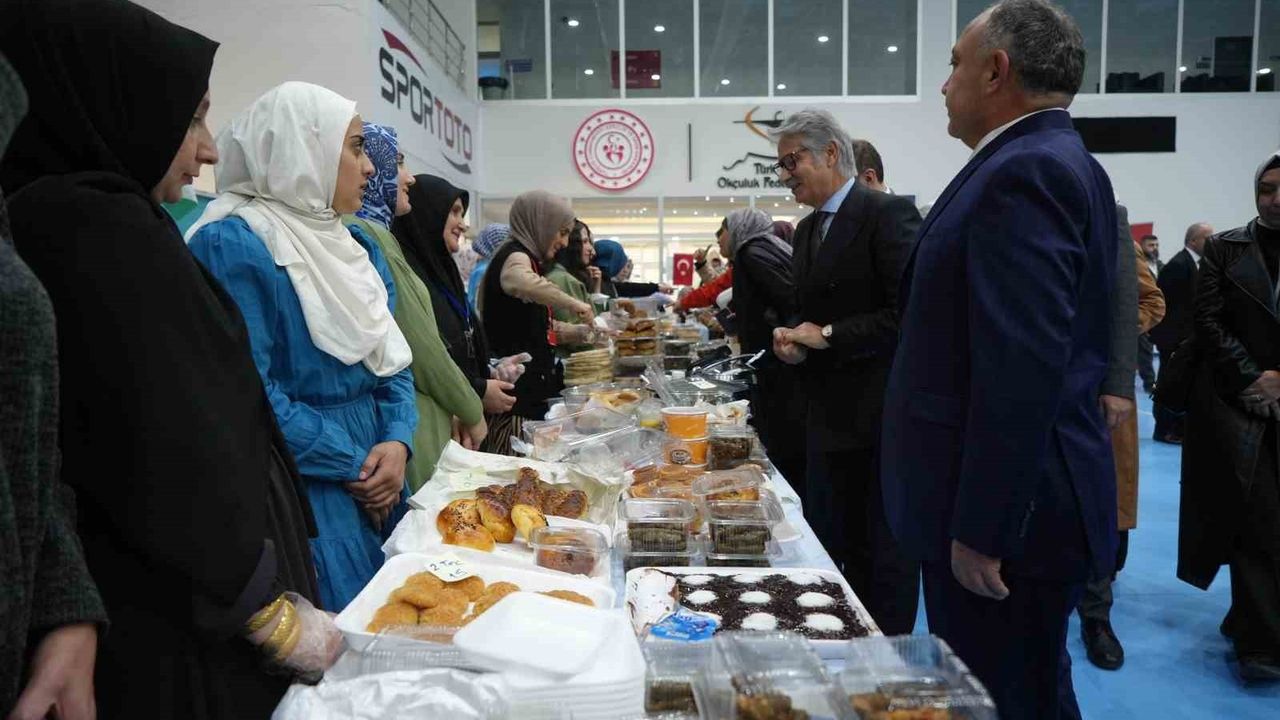 Samsun'da Gazze İçin Hayır Çarşısı Düzenlendi