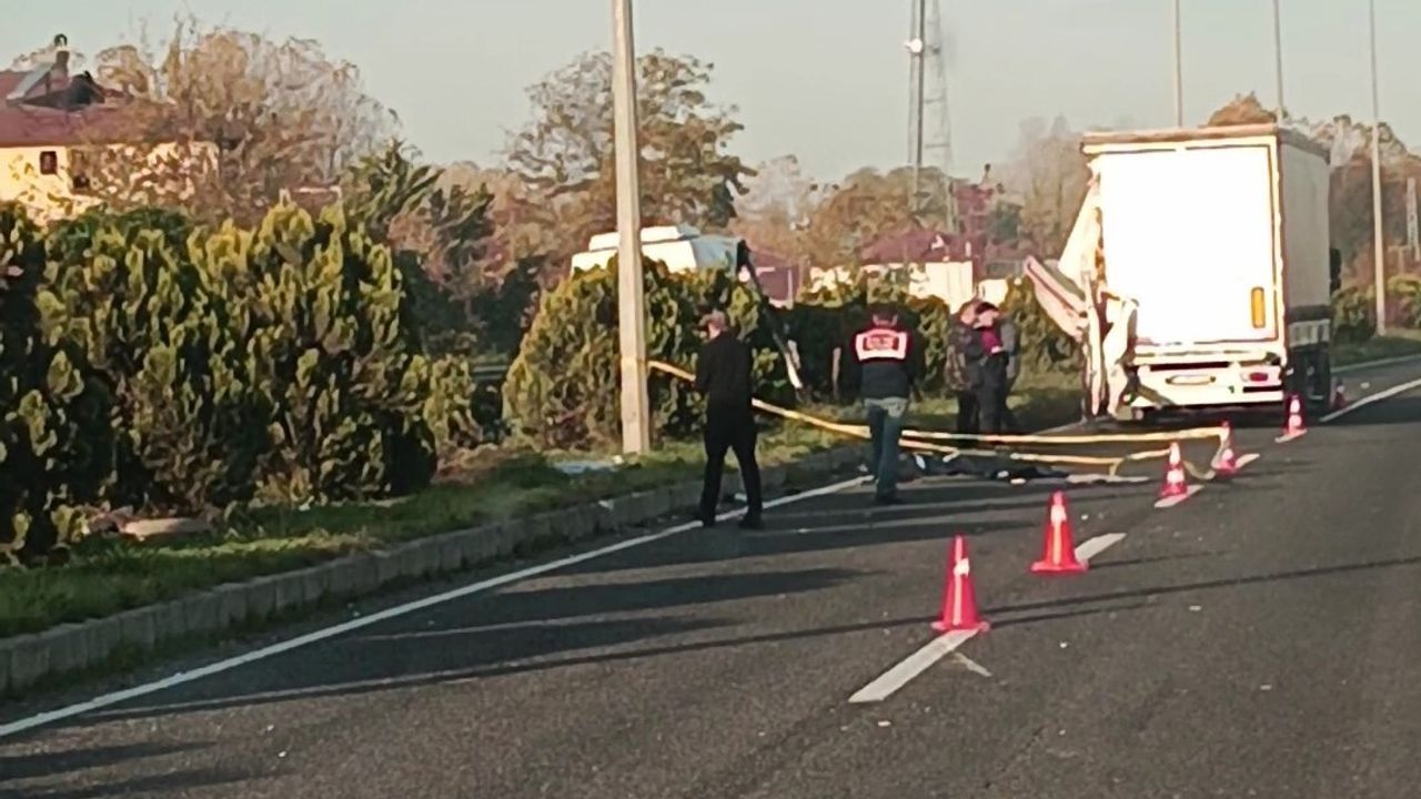 Samsun'da Minibüs ve Tır Çarpıştı: 1 Ölü, 2 Yaralı