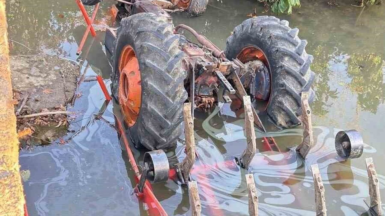 Samsun'da Traktör Sulama Kanalına Devrildi