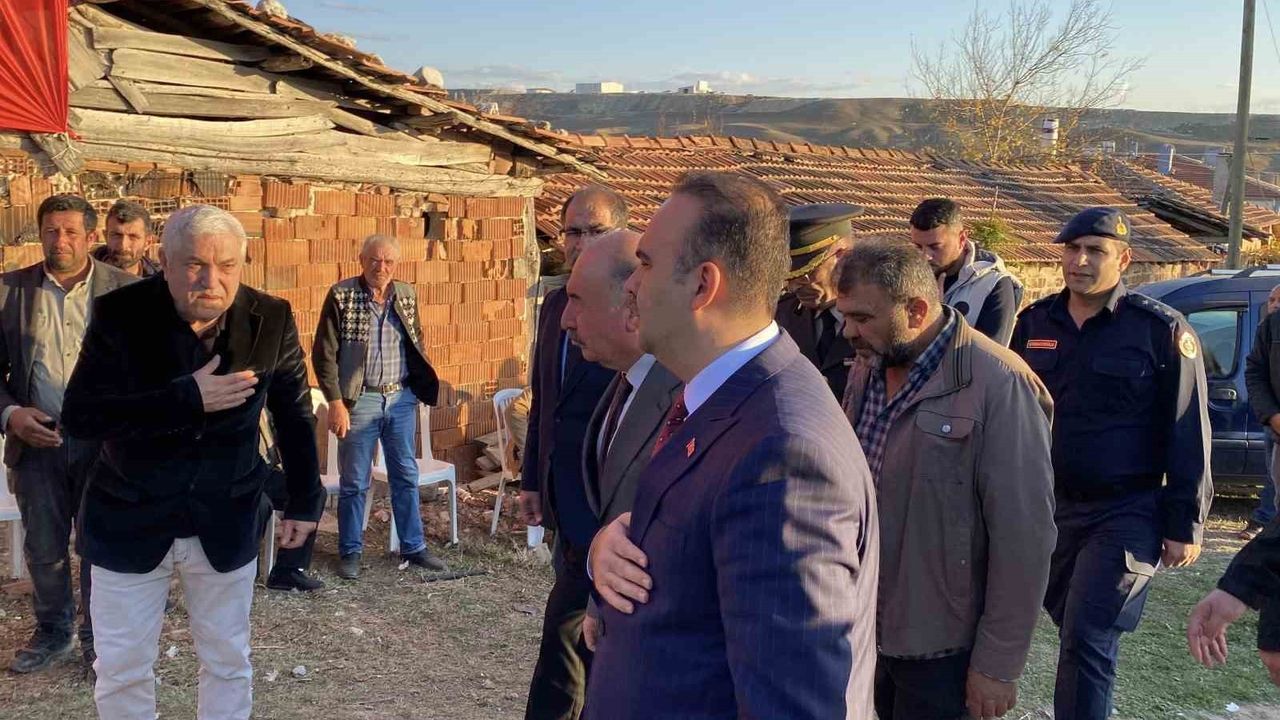 Sanayi ve Teknoloji Bakanı Kacır, Şehit Ailesini Ziyaret Etti