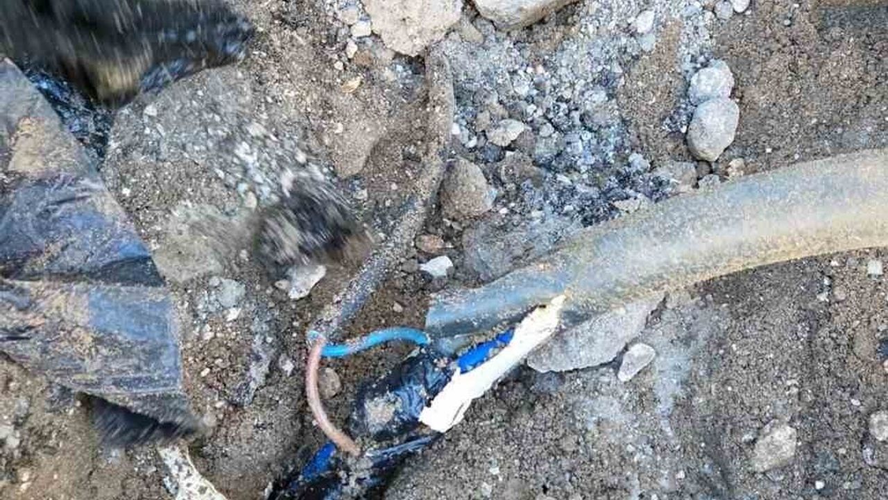 Şanlıurfa'da Kaçak Elektrik Panoları Alev Aldı