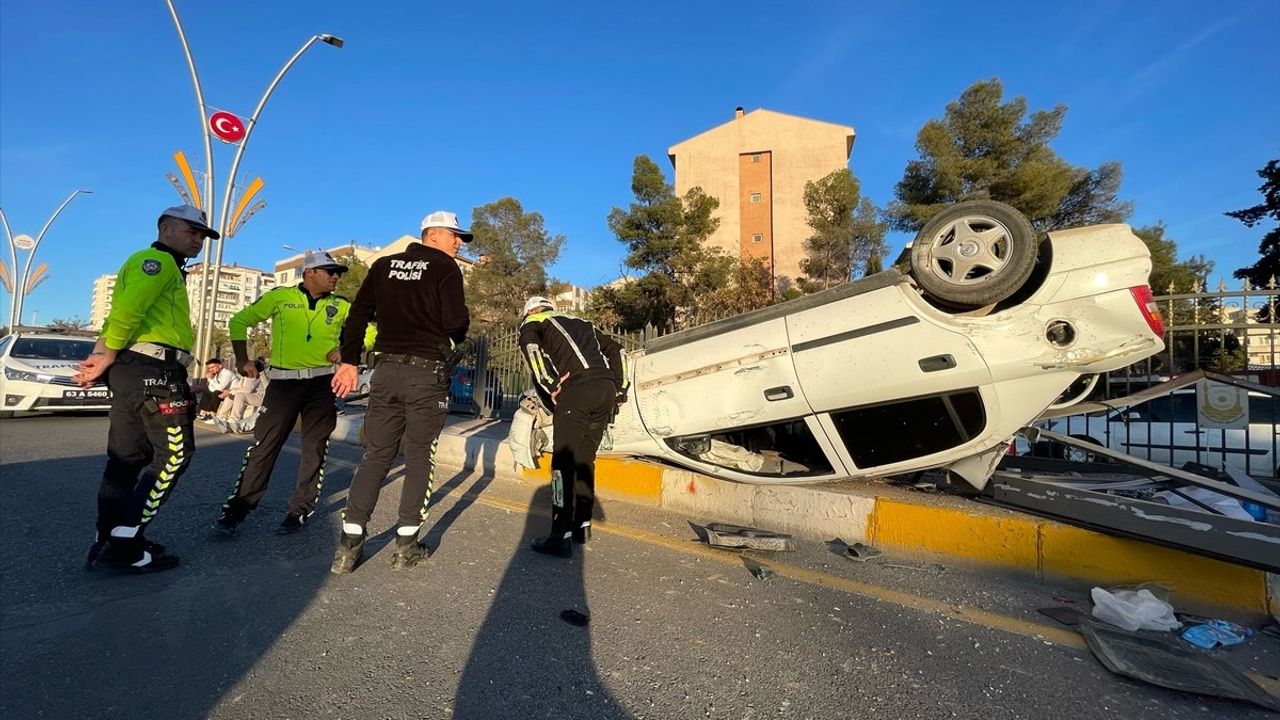 Şanlıurfa'da Otomobil Devrildi, 5 Kişi Yaralandı
