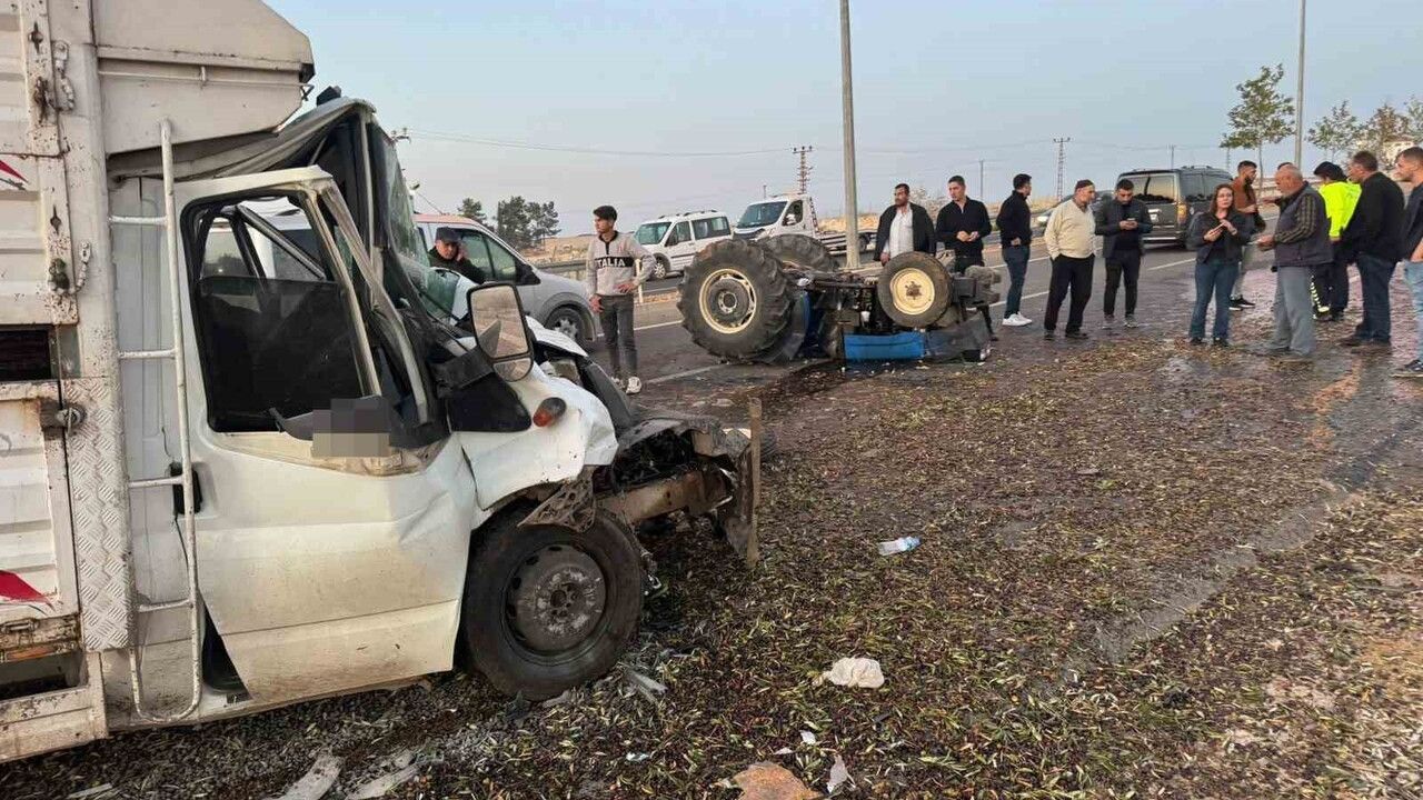 Şanlıurfa'da Traktör ve Kamyonet Çarpıştı: İki Yaralı