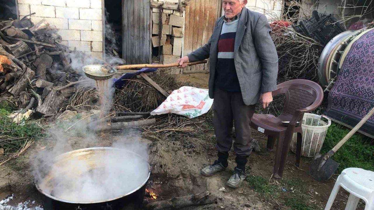 Sarıgöl'de Geleneksel Pekmez Üretimi Hız Kazandı