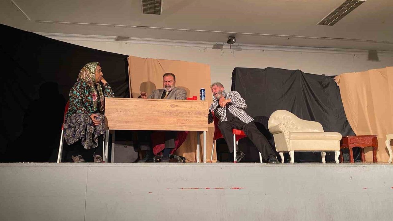 Sarıgöl'de Tiyatro Etkinliği Büyük İlgi Gördü