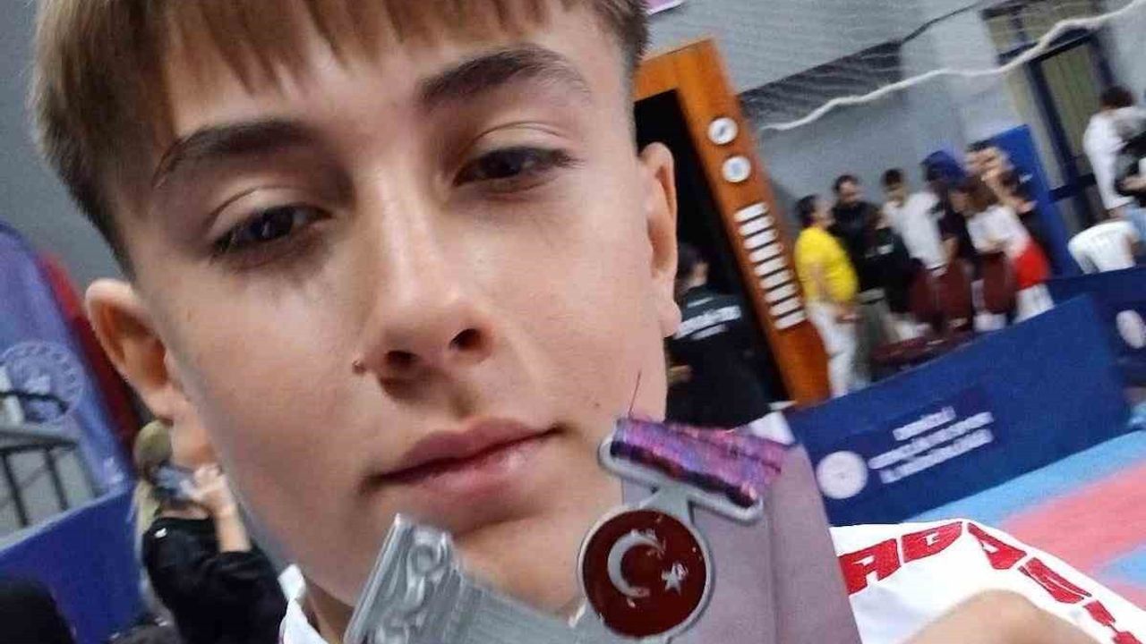 Sarıgöllü Karateci Mehmet Sarıtaş Gümüş Madalya Kazandı