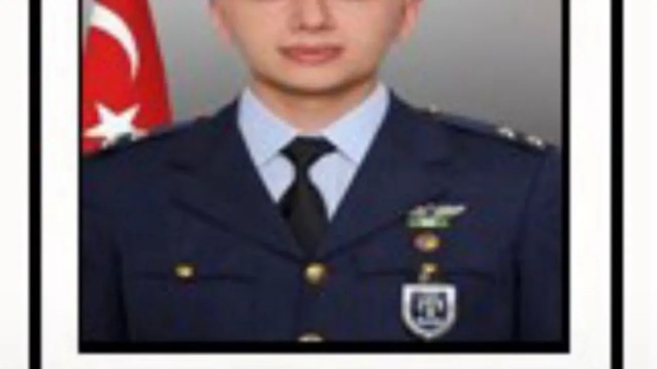 Şehit Üsteğmen Cüneyt Kandemir'in Babası Duygularını Paylaştı