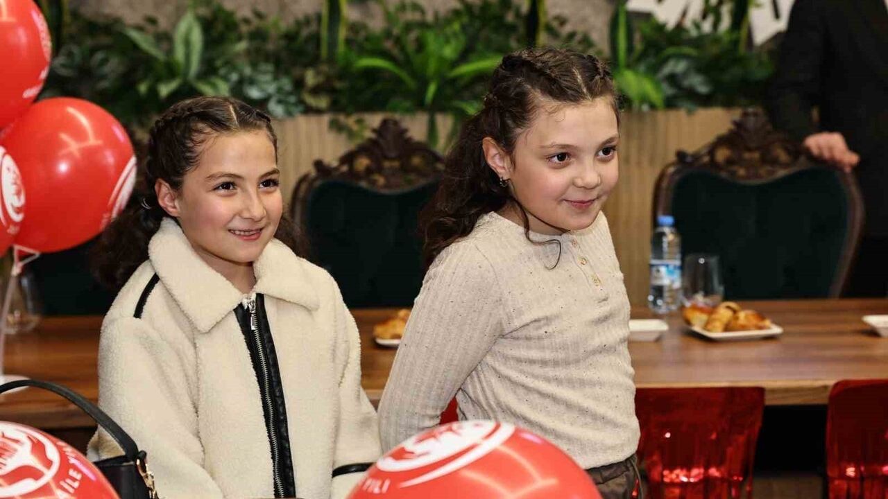 Şehit Uzman Çavuş Ümit Üzüm’ün Kızları İçin Düşük Dozda Bir Doğum Günü Sürprizi