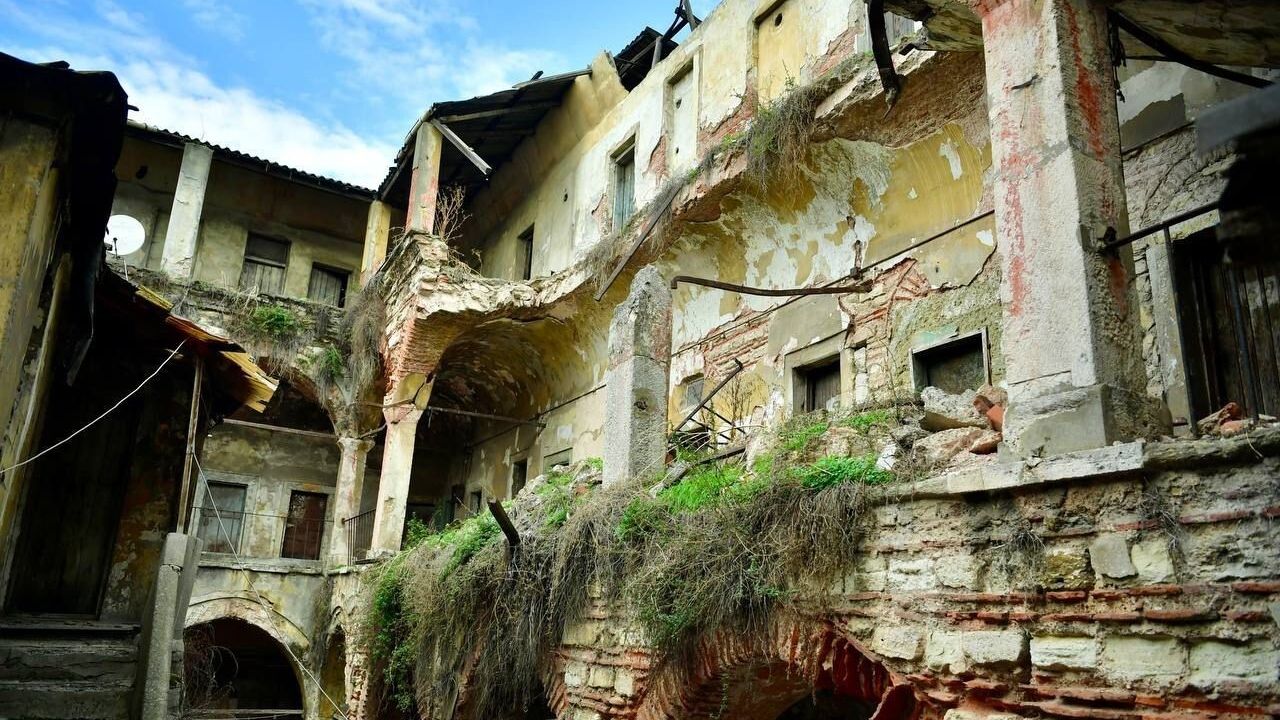 Şekerci Han Restorasyonu ile Fatih'in Tarihi Canlanıyor
