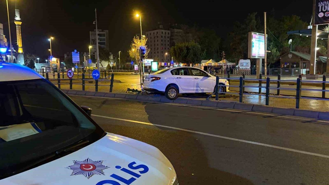 Seyir Halindeyken Uykuya Daldı, Bariyerlere Girdi